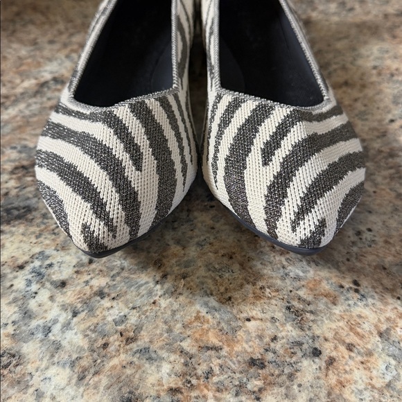 Rothy's The Point Shimmer Zebra Women's Knit Ballet Flats Cream/Gray Size 10 - Picture 2 of 7